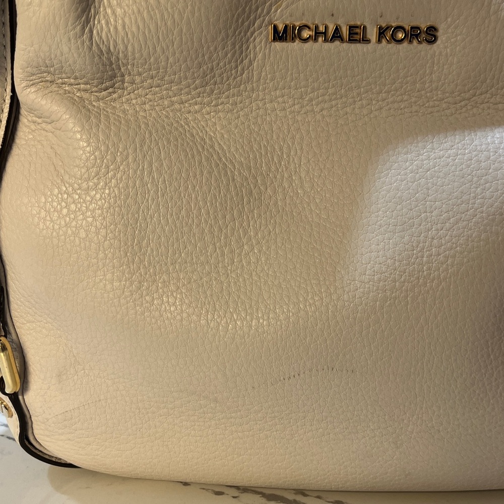 Michael Kors Cream Shoulder Bag with Gold Accents - Picture 13 of 13